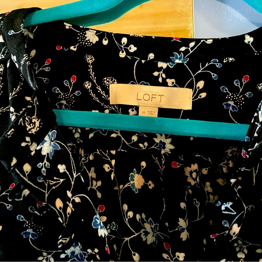 Dainty flower print loft dress for work!!